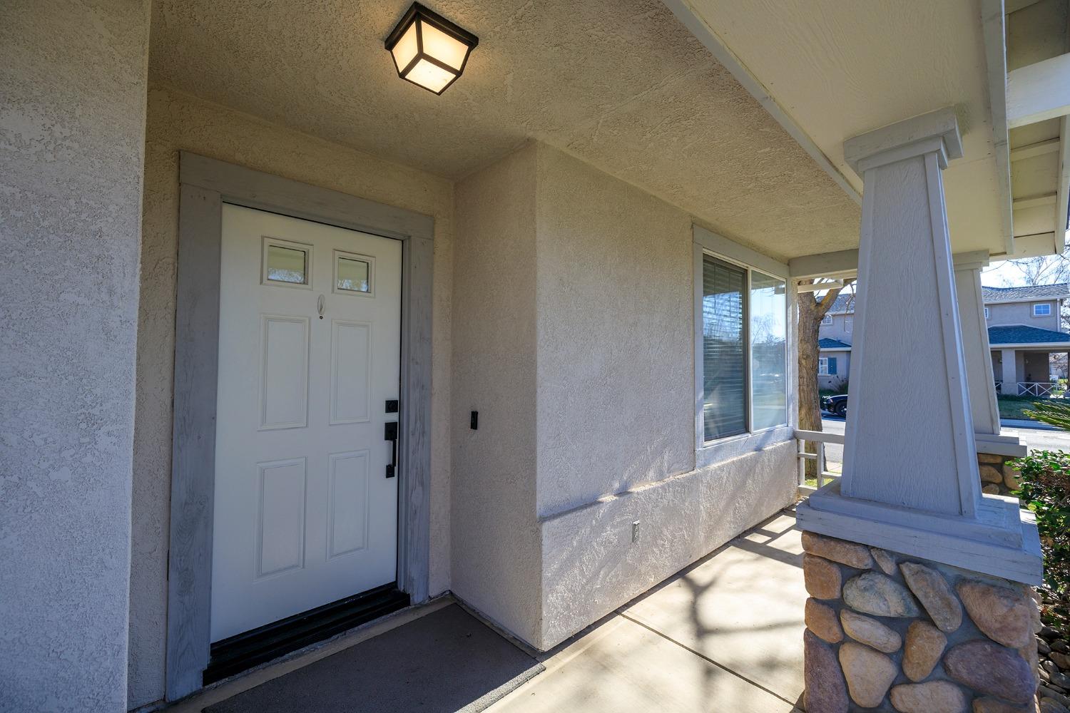 Detail Gallery Image 5 of 45 For 2192 Ivory Lace Ave, Manteca,  CA 95337 - 4 Beds | 2/1 Baths