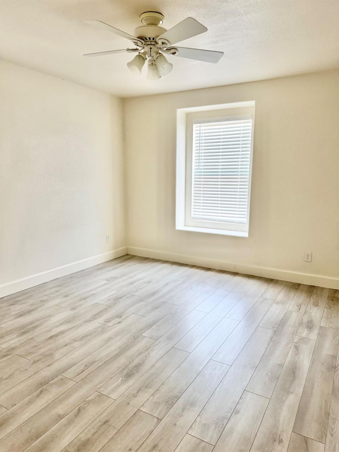 Detail Gallery Image 11 of 19 For 2522 Pine Brook Dr, Stockton,  CA 95212 - 4 Beds | 2/1 Baths