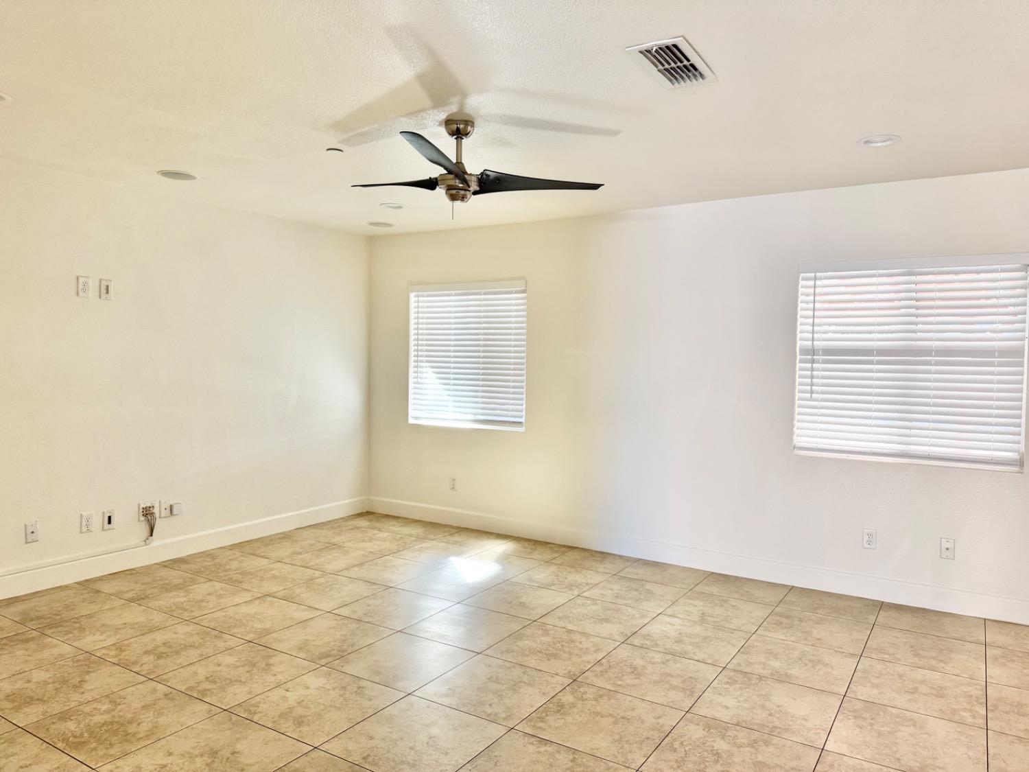Detail Gallery Image 6 of 19 For 2522 Pine Brook Dr, Stockton,  CA 95212 - 4 Beds | 2/1 Baths