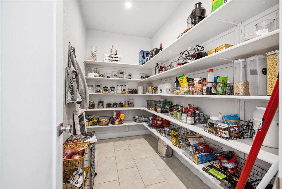 Detail Gallery Image 21 of 54 For 1304 Silversmith Ln, Rocklin,  CA 95765 - 5 Beds | 4 Baths