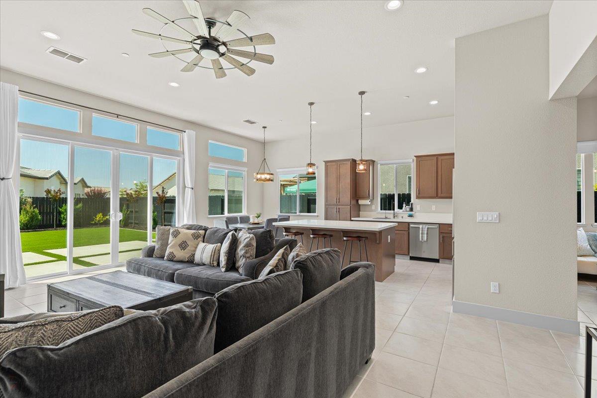 Detail Gallery Image 17 of 56 For 3715 N Berkeley Ave, Turlock,  CA 95382 - 5 Beds | 2 Baths