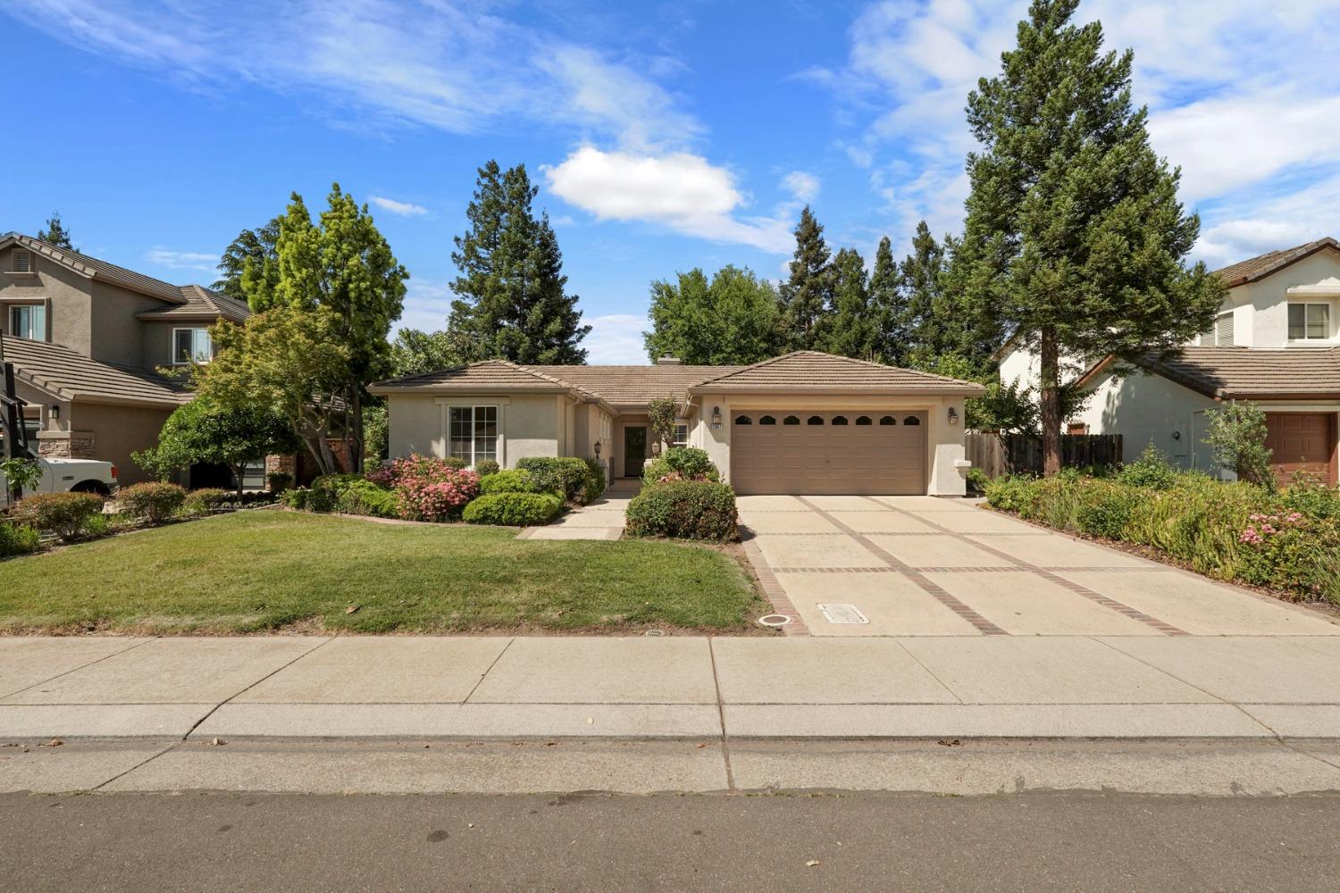 Detail Gallery Image 1 of 48 For 2607 W Elm St, Lodi,  CA 95242 - 3 Beds | 2 Baths