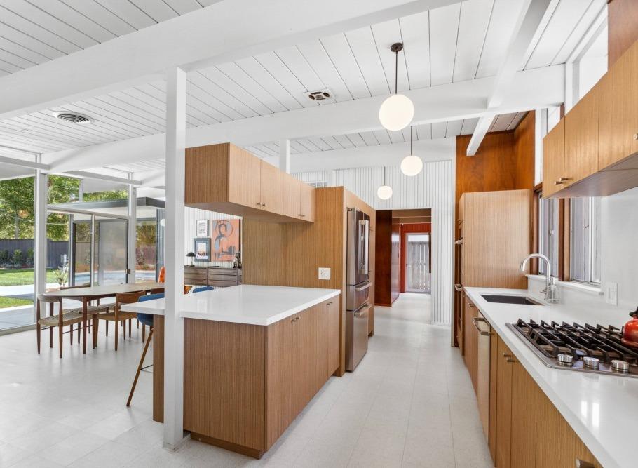 Detail Gallery Image 6 of 24 For 6441 Fordham Way, Sacramento,  CA 95831 - 3 Beds | 2 Baths