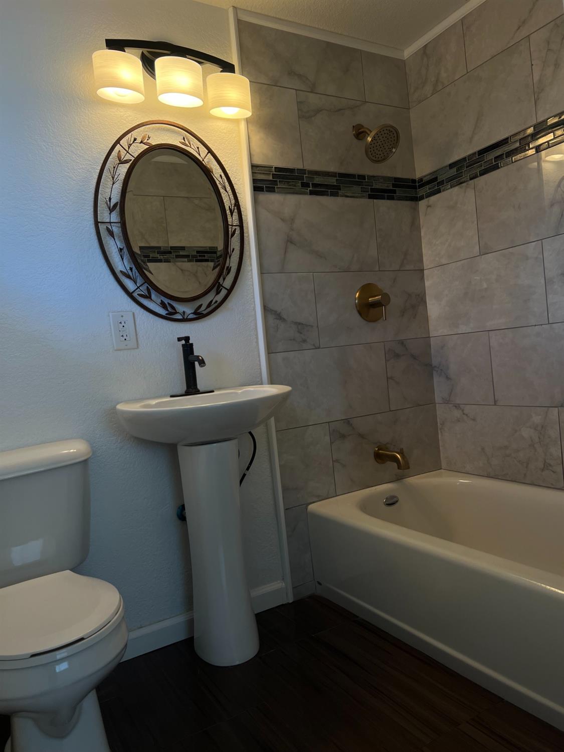 Detail Gallery Image 8 of 11 For 1620 Bette St, Merced,  CA 95341 - 5 Beds | 2 Baths