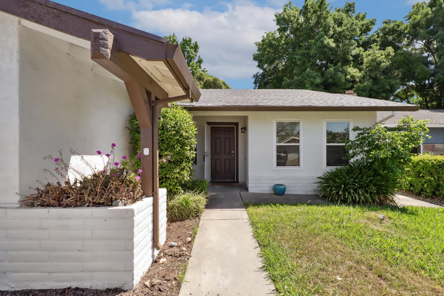 Detail Gallery Image 2 of 38 For 2888 Baronet Way, Sacramento,  CA 95833 - 4 Beds | 2 Baths