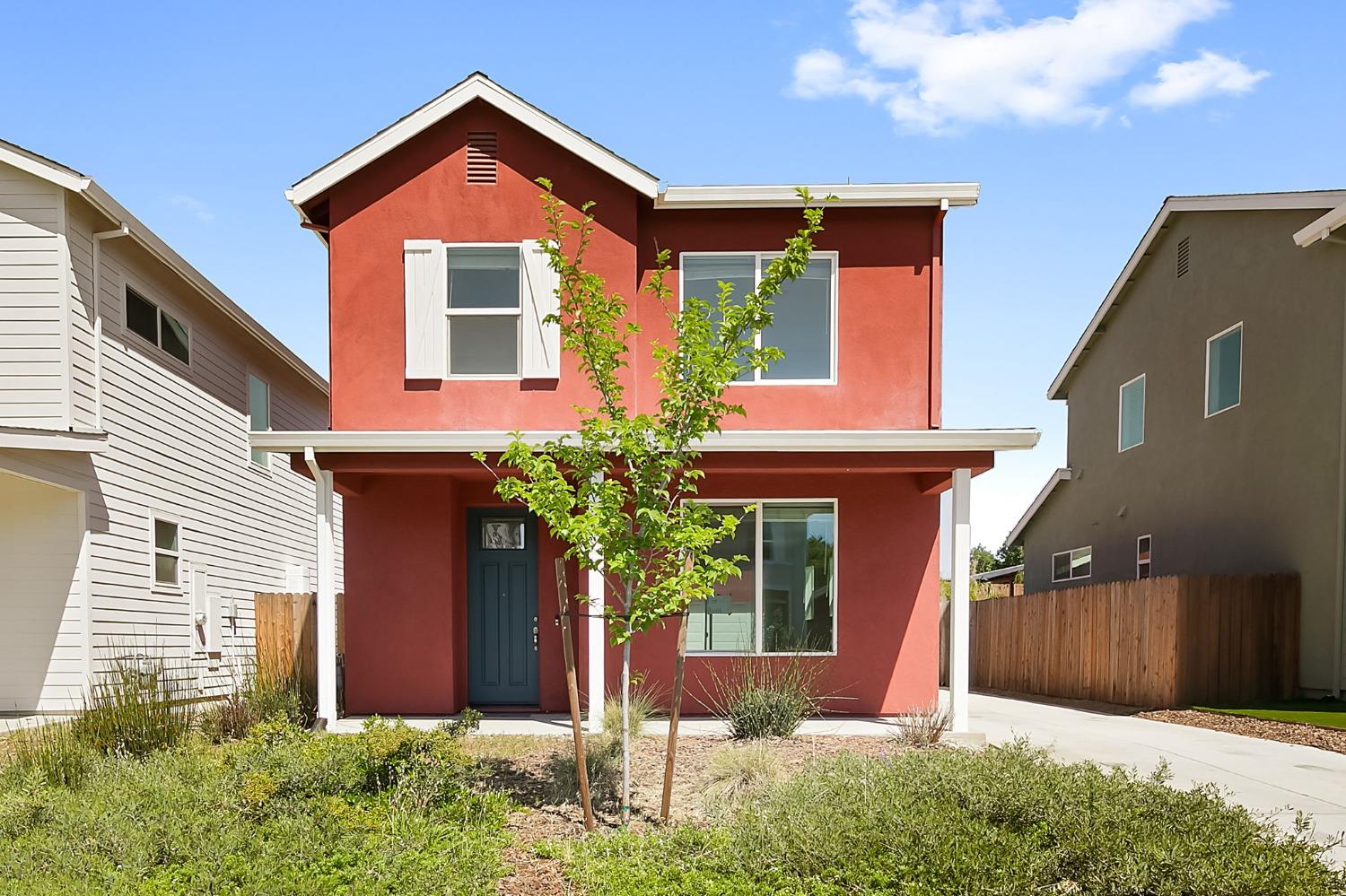 Detail Gallery Image 1 of 44 For 5542 Malibu Palm Ct, Sacramento,  CA 95842 - 3 Beds | 2/1 Baths