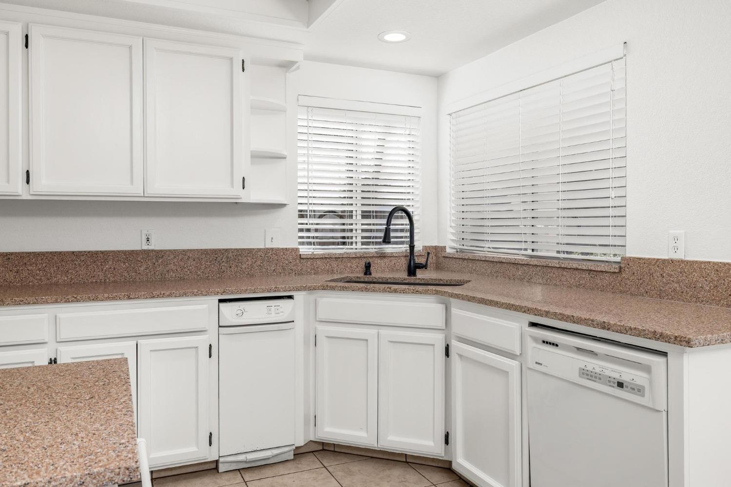 Detail Gallery Image 13 of 48 For 1171 Hidden Meadow, Manteca,  CA 95337 - 5 Beds | 3 Baths