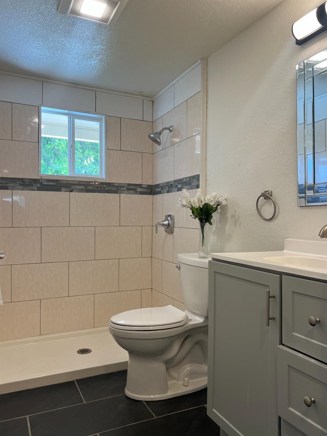 Detail Gallery Image 7 of 11 For 1620 Bette St, Merced,  CA 95341 - 5 Beds | 2 Baths