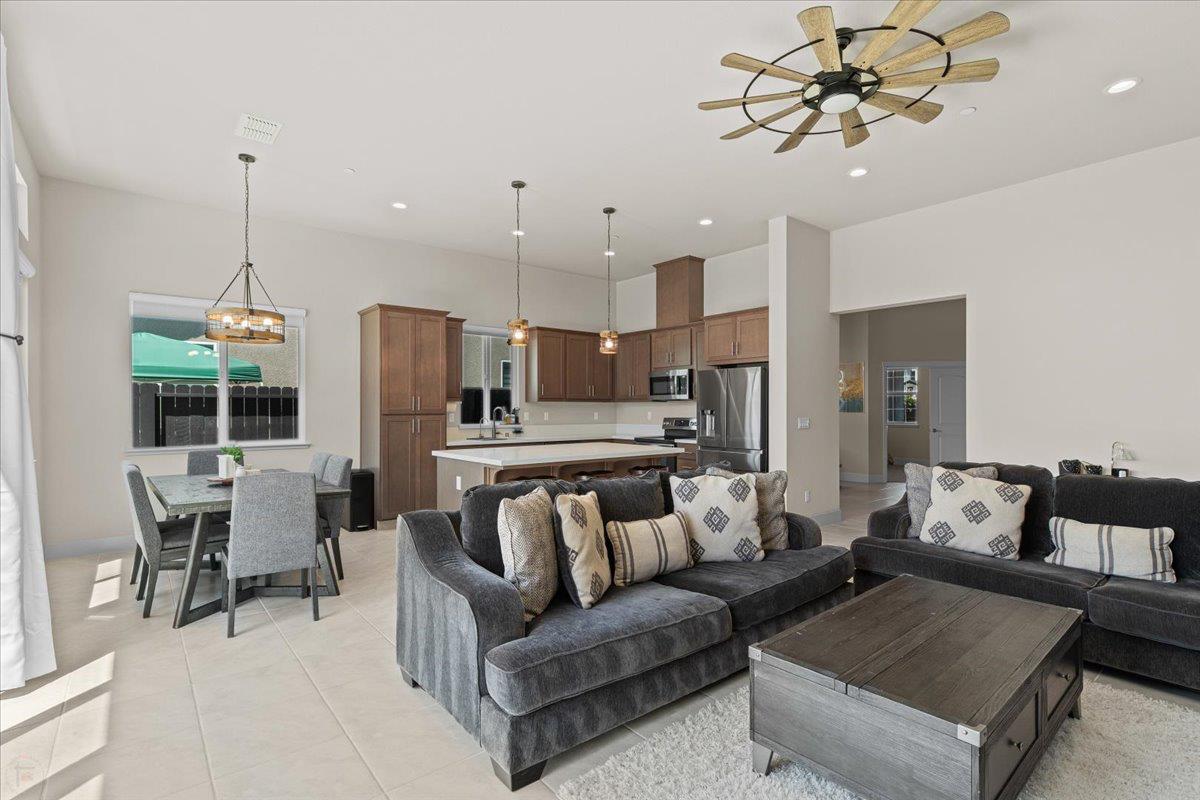 Detail Gallery Image 18 of 56 For 3715 N Berkeley Ave, Turlock,  CA 95382 - 5 Beds | 2 Baths
