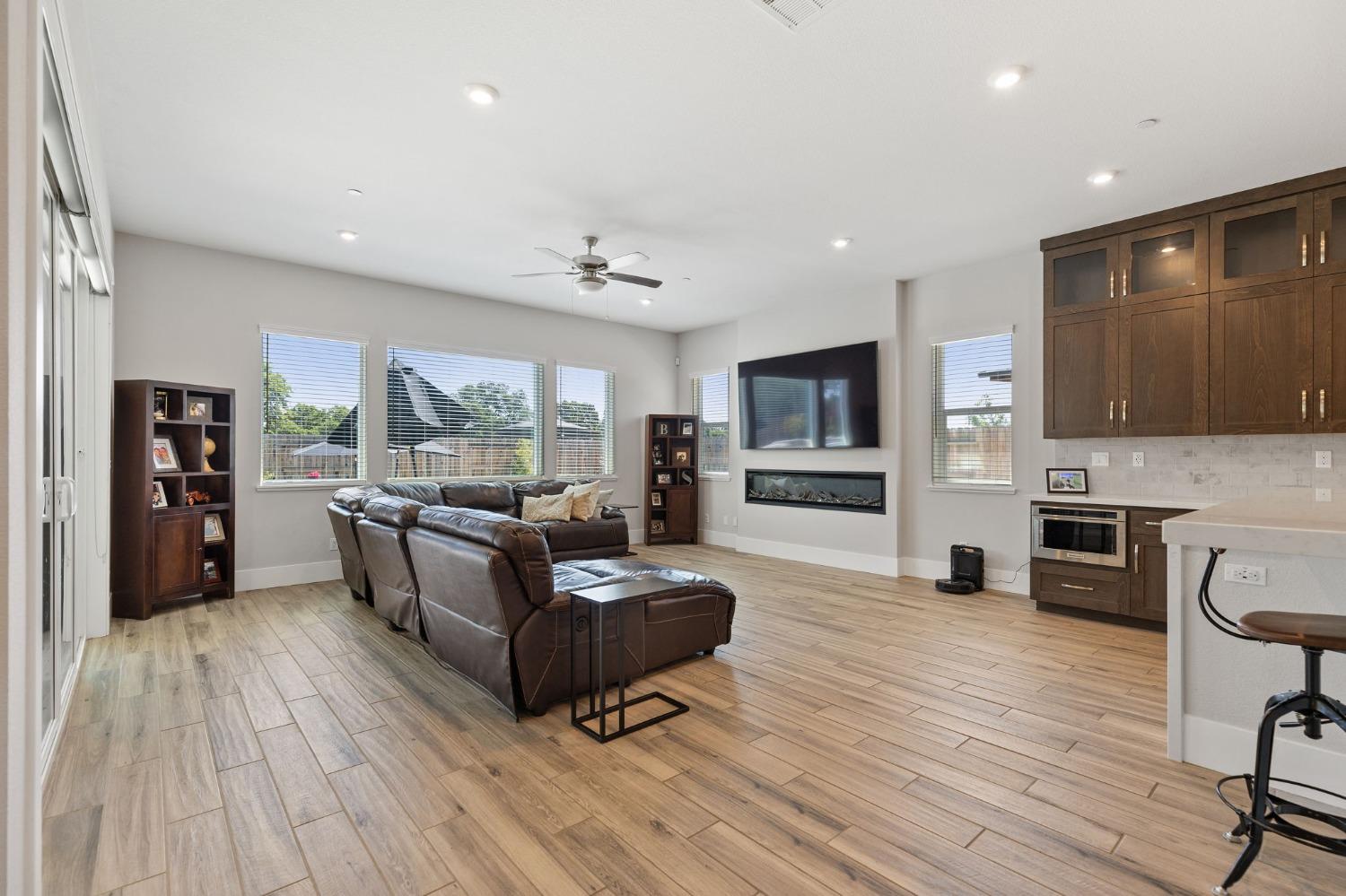 Detail Gallery Image 16 of 83 For 5125 Turnberry Dr, Lincoln,  CA 95648 - 5 Beds | 4/1 Baths