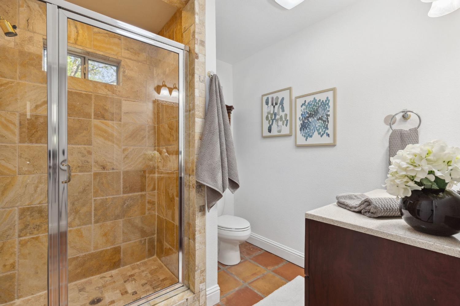 Detail Gallery Image 24 of 46 For 4006 Canyon Dr, Fair Oaks,  CA 95628 - 5 Beds | 4 Baths