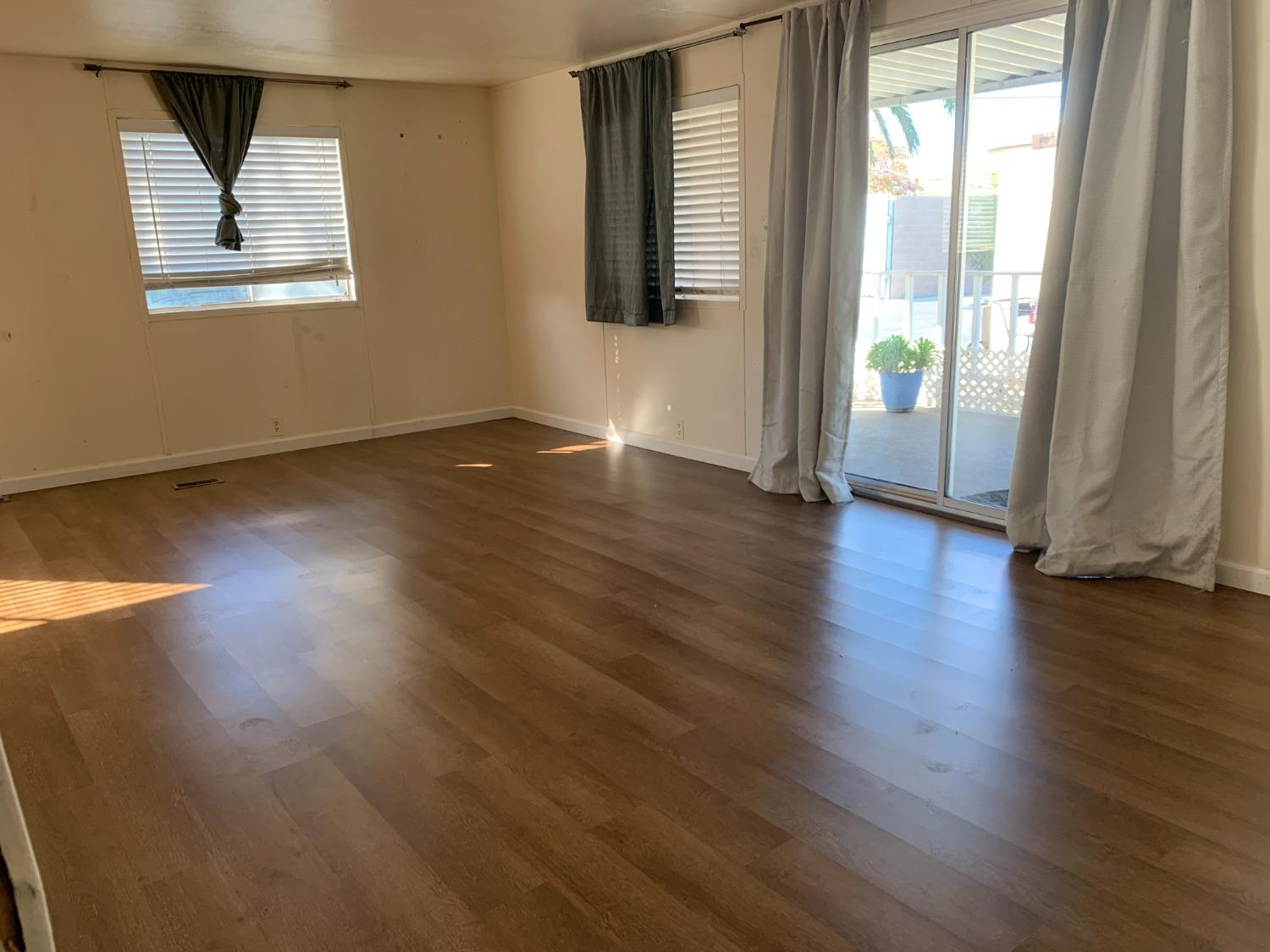 Detail Gallery Image 3 of 41 For 4216 Brookside Dr. #121, Sacramento,  CA 95834 - 2 Beds | 1 Baths