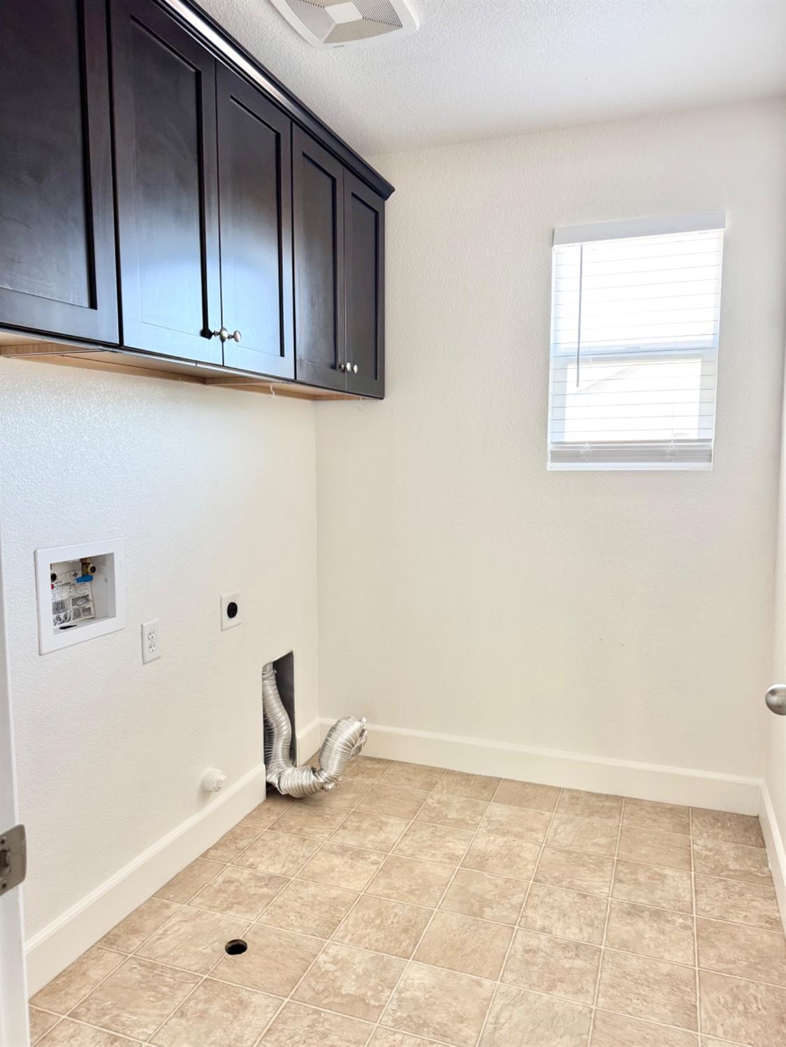 Detail Gallery Image 14 of 19 For 2522 Pine Brook Dr, Stockton,  CA 95212 - 4 Beds | 2/1 Baths