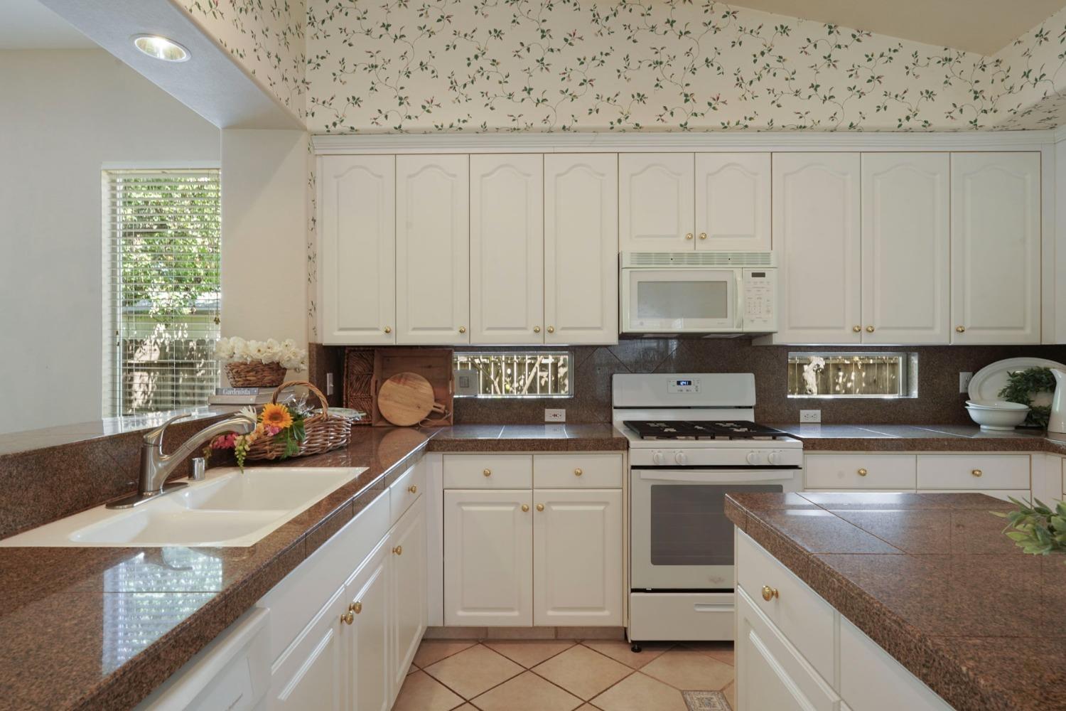 Detail Gallery Image 16 of 48 For 2607 W Elm St, Lodi,  CA 95242 - 3 Beds | 2 Baths