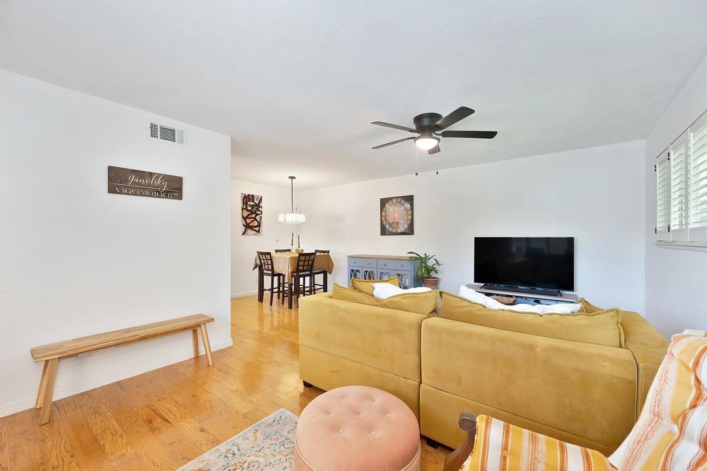 Photo #9: 225061290 Listing: Photo #9