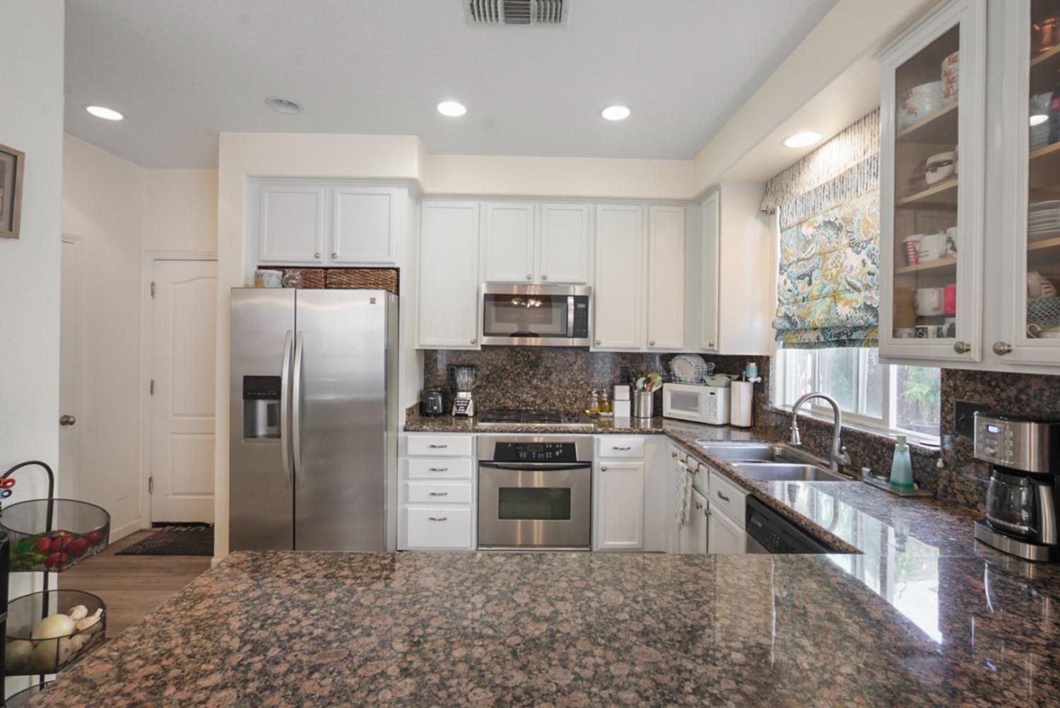 Detail Gallery Image 13 of 32 For 17263 S Bell Post Ln, Lathrop,  CA 95330 - 4 Beds | 2/1 Baths