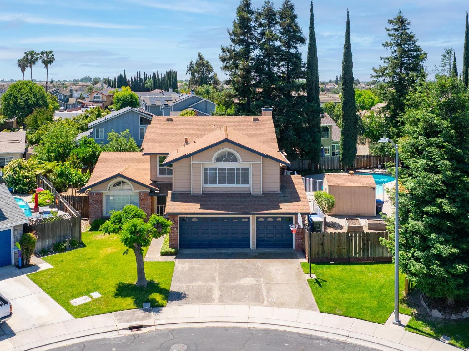 Detail Gallery Image 3 of 48 For 1171 Hidden Meadow, Manteca,  CA 95337 - 5 Beds | 3 Baths