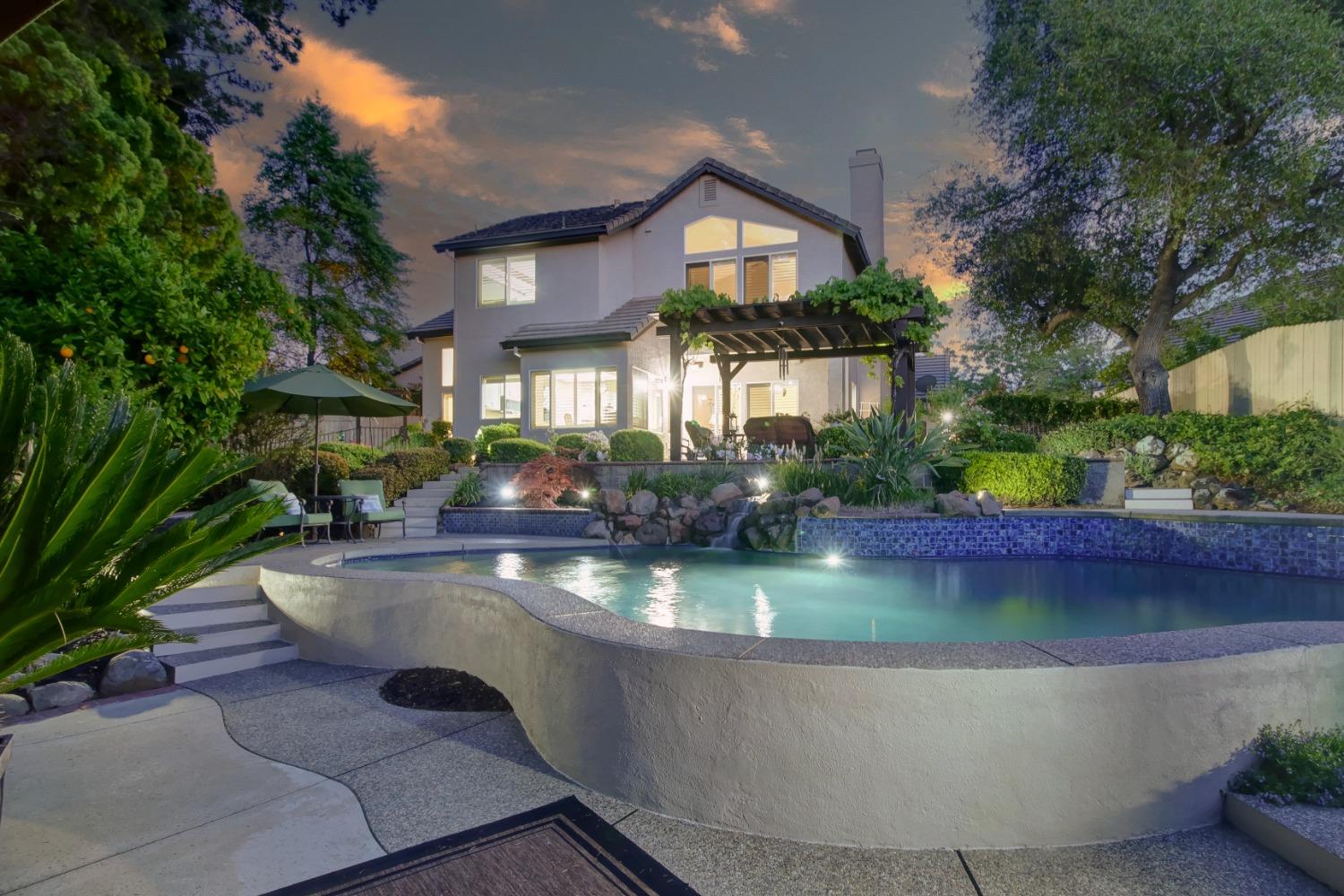 Detail Gallery Image 1 of 99 For 204 Davies Ct, Folsom,  CA 95630 - 4 Beds | 2/1 Baths