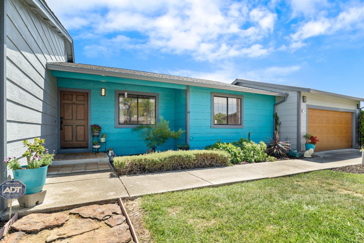Detail Gallery Image 4 of 44 For 3636 Dormer Ave, Concord,  CA 94519 - 3 Beds | 2 Baths