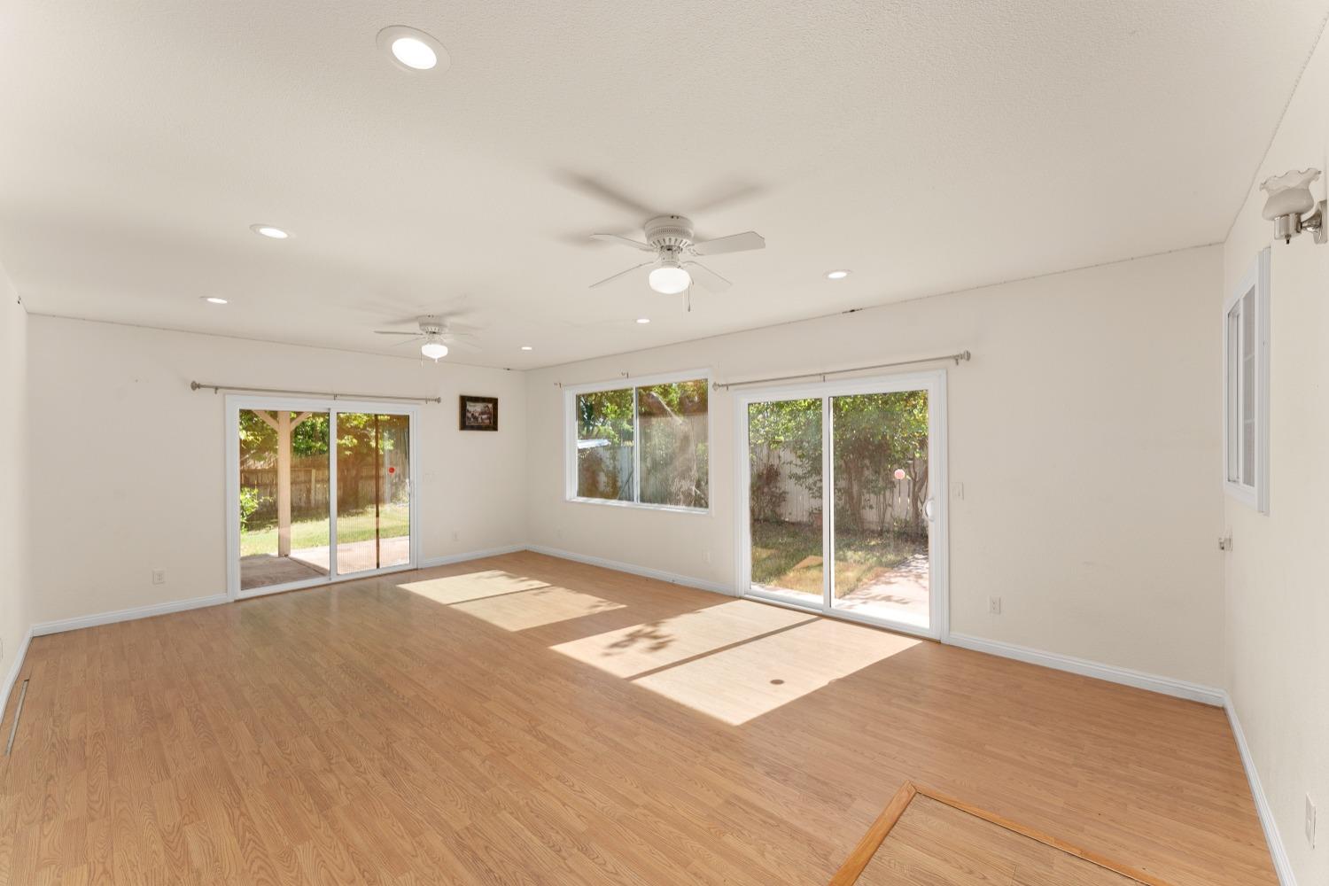 Detail Gallery Image 27 of 84 For 8905 Fredric, Sacramento,  CA 95826 - 4 Beds | 3 Baths