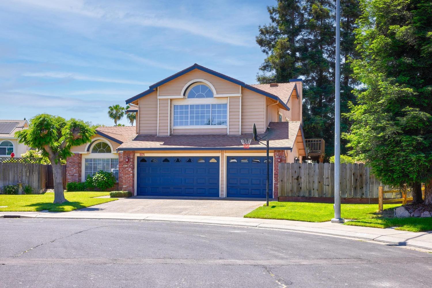 Detail Gallery Image 5 of 48 For 1171 Hidden Meadow, Manteca,  CA 95337 - 5 Beds | 3 Baths