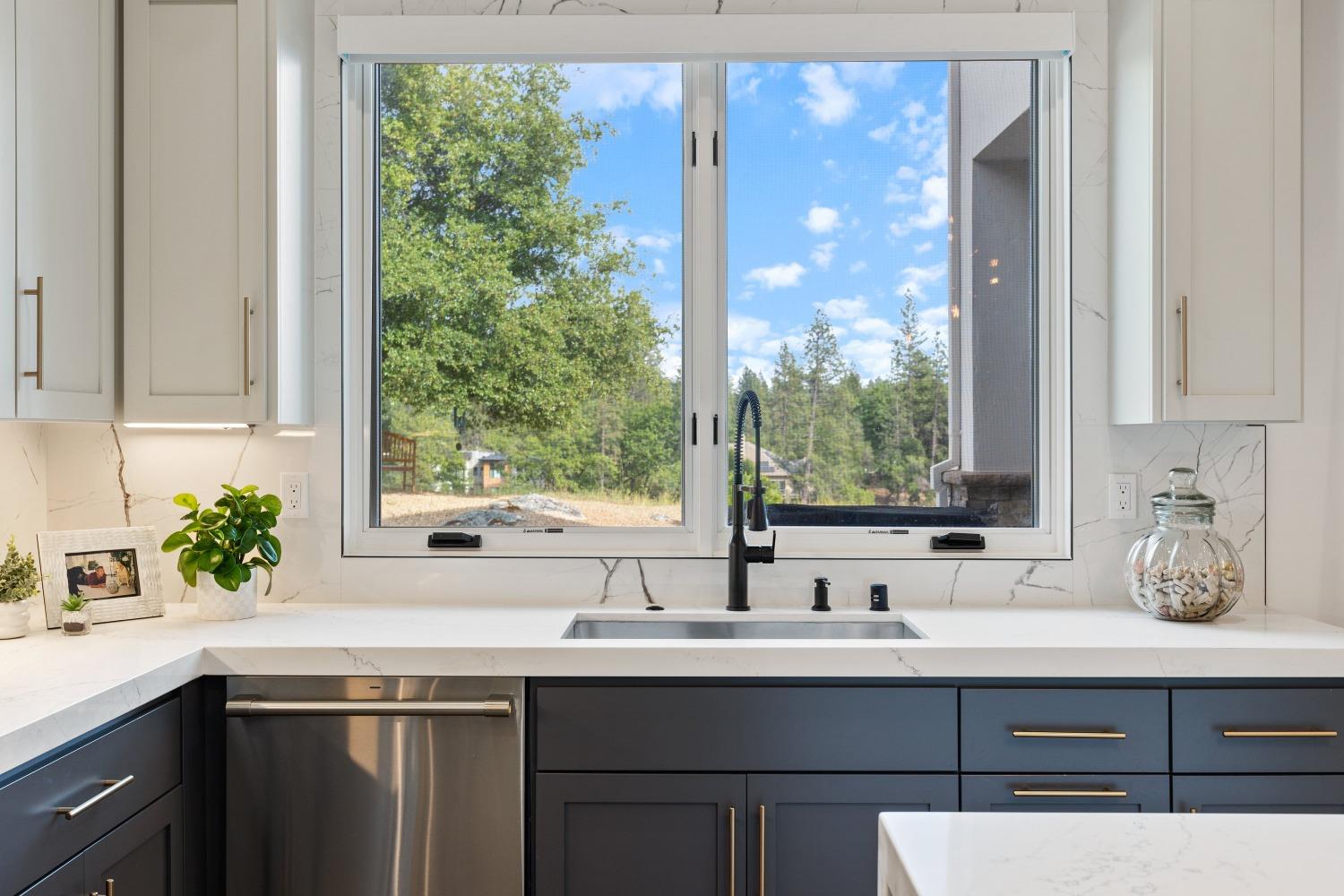 Detail Gallery Image 18 of 64 For 2056 Long View Dr, Meadow Vista,  CA 95722 - 4 Beds | 5/1 Baths