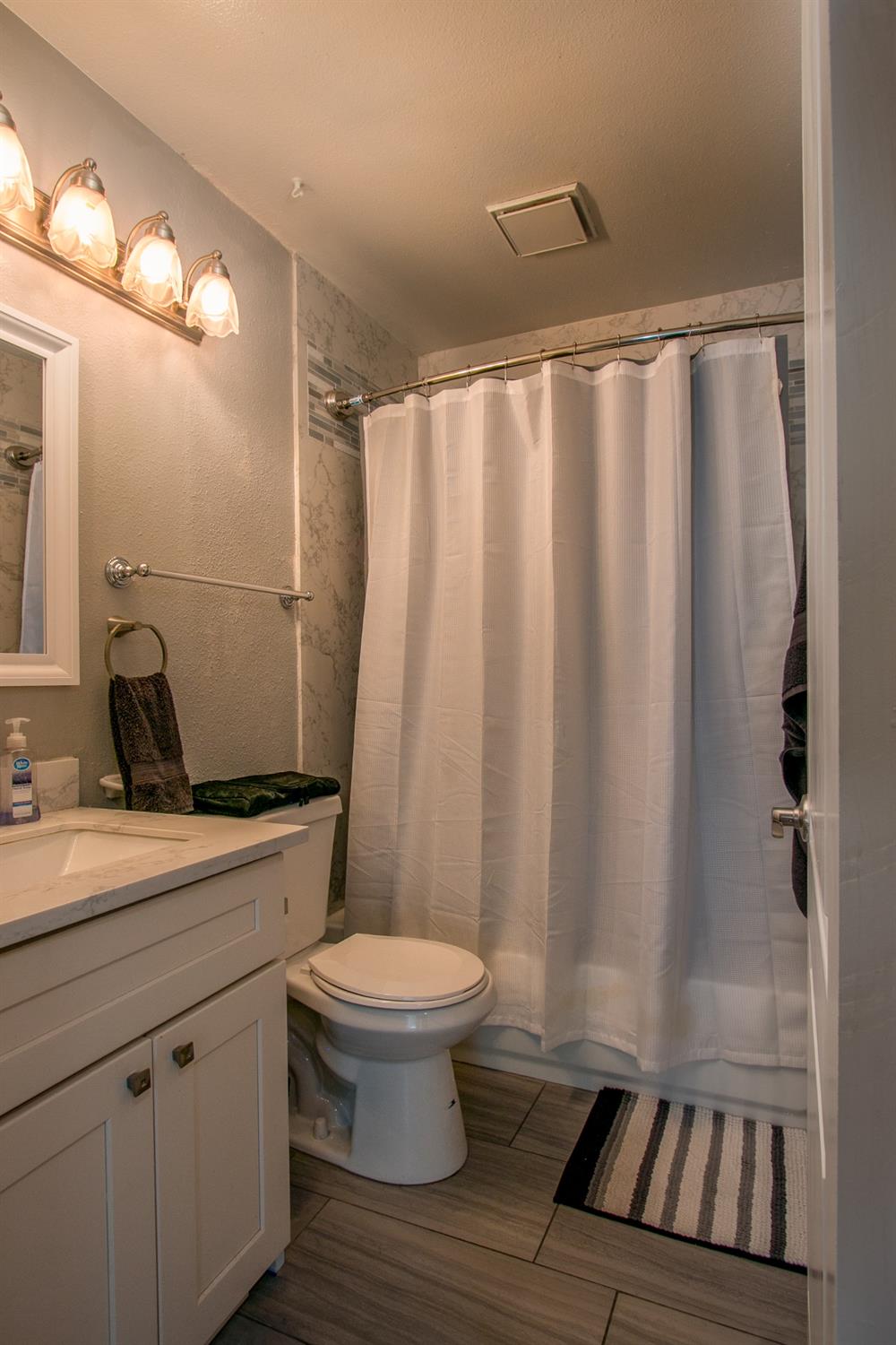 Detail Gallery Image 12 of 33 For 8449 Juglans Dr, Orangevale,  CA 95662 - 3 Beds | 2 Baths