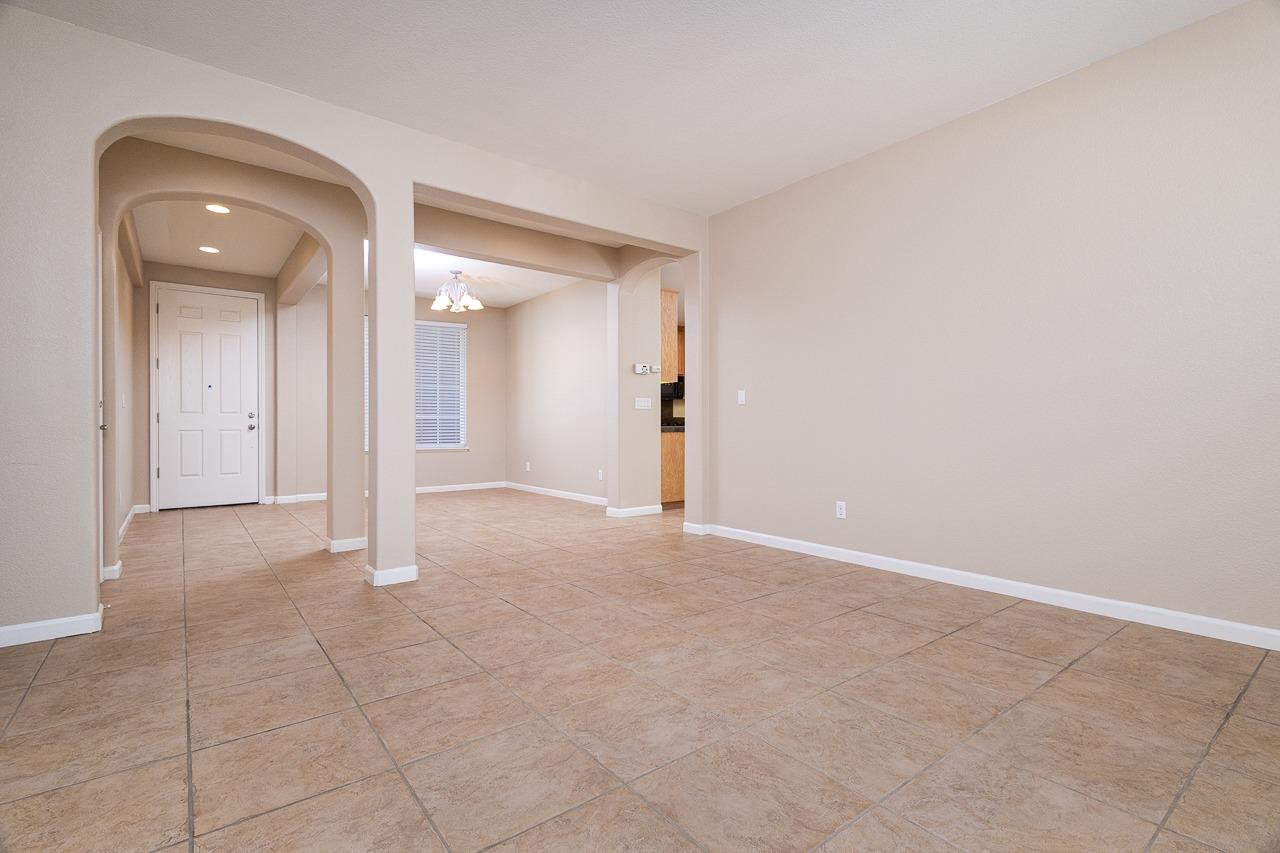Detail Gallery Image 10 of 26 For 1532 Hammond Ct, Folsom,  CA 95630 - 4 Beds | 2/1 Baths