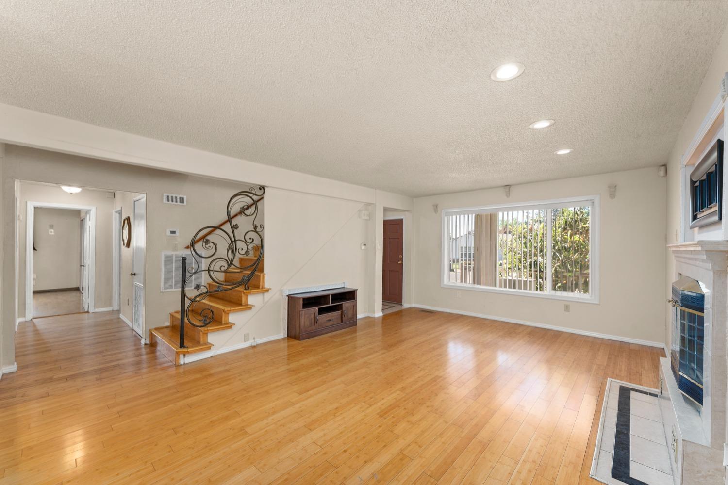 Detail Gallery Image 17 of 84 For 8905 Fredric, Sacramento,  CA 95826 - 4 Beds | 3 Baths