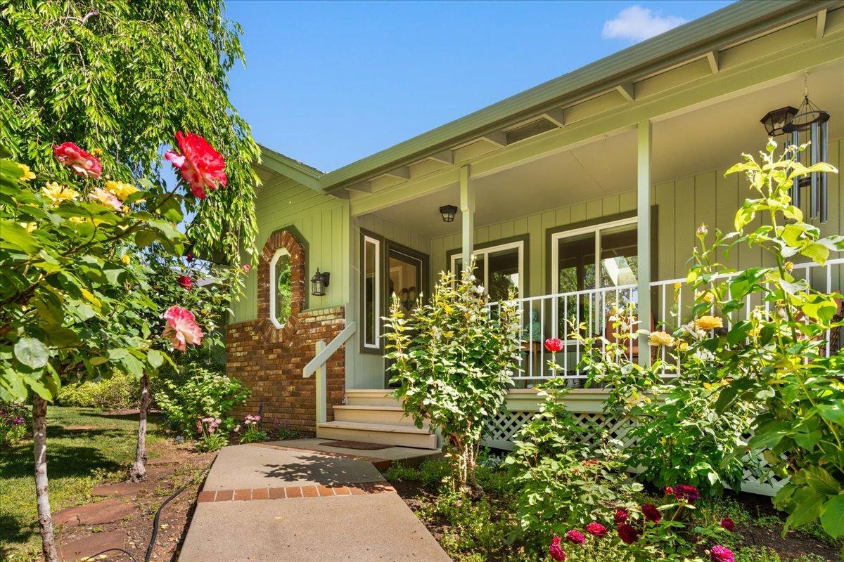 Detail Gallery Image 2 of 73 For 10107 Park View Ln, Penn Valley,  CA 95946 - 3 Beds | 2 Baths