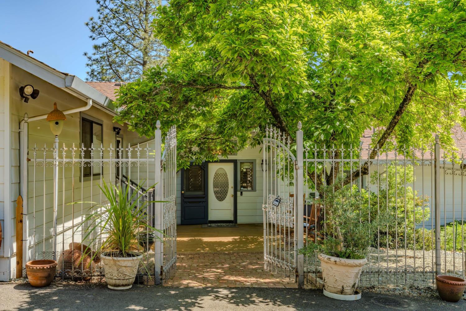 Detail Gallery Image 5 of 89 For 14001 Surrey Junction Ln, Sutter Creek,  CA 95685 - 3 Beds | 2/1 Baths