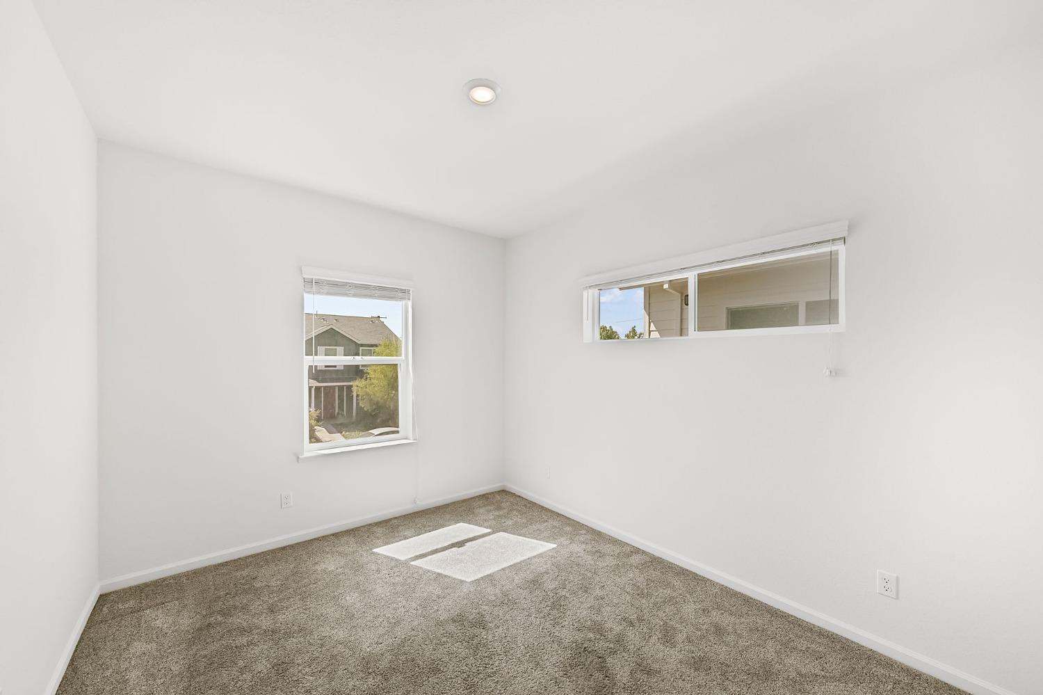 Detail Gallery Image 33 of 44 For 5542 Malibu Palm Ct, Sacramento,  CA 95842 - 3 Beds | 2/1 Baths
