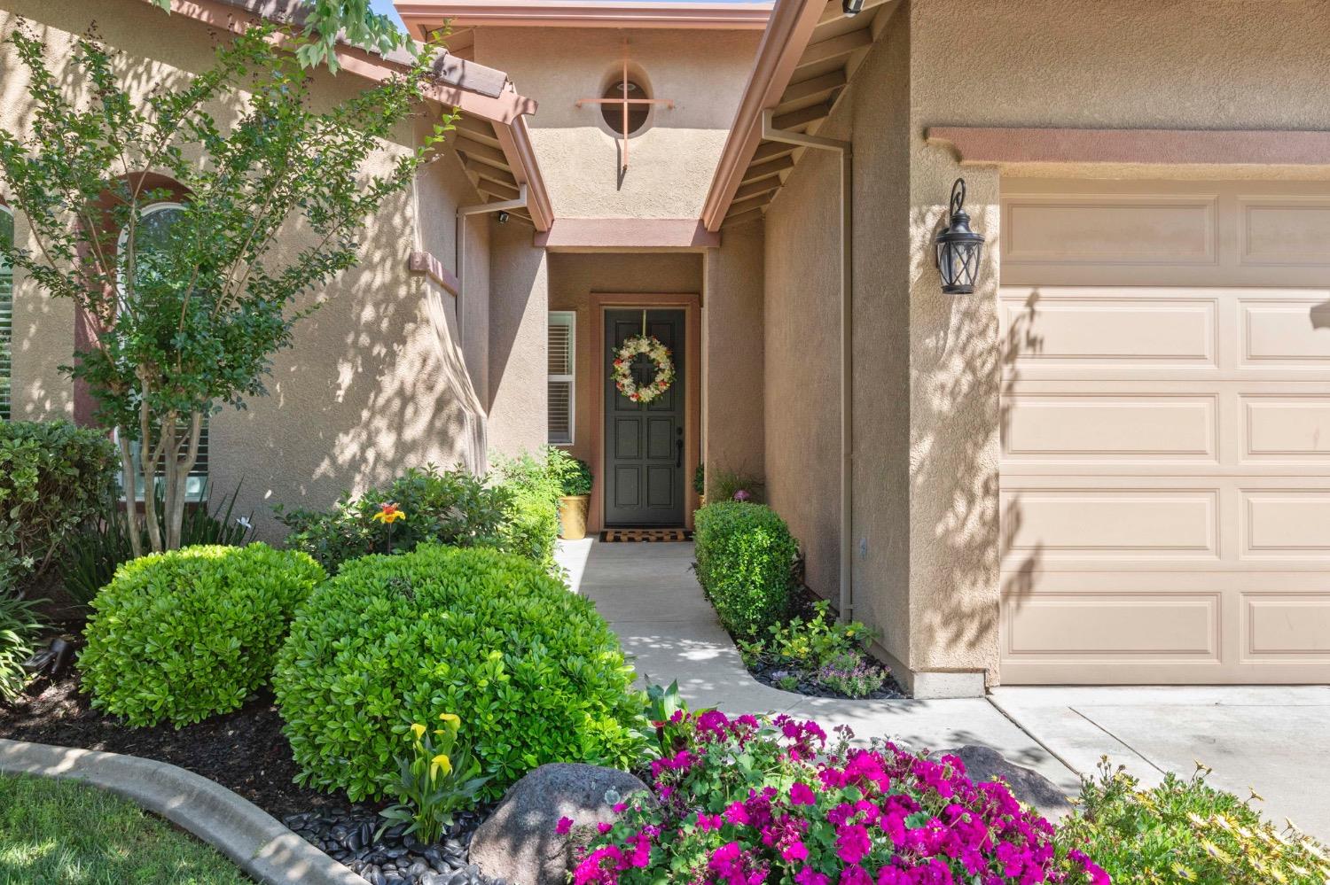 Detail Gallery Image 4 of 49 For 1716 W Morella Cir, Roseville,  CA 95747 - 3 Beds | 2/1 Baths