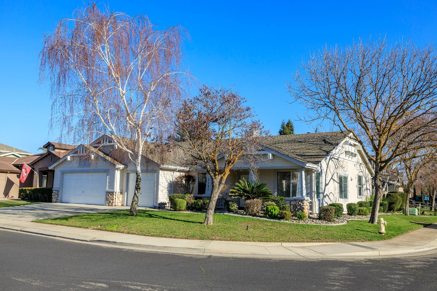 Detail Gallery Image 1 of 45 For 2192 Ivory Lace Ave, Manteca,  CA 95337 - 4 Beds | 2/1 Baths