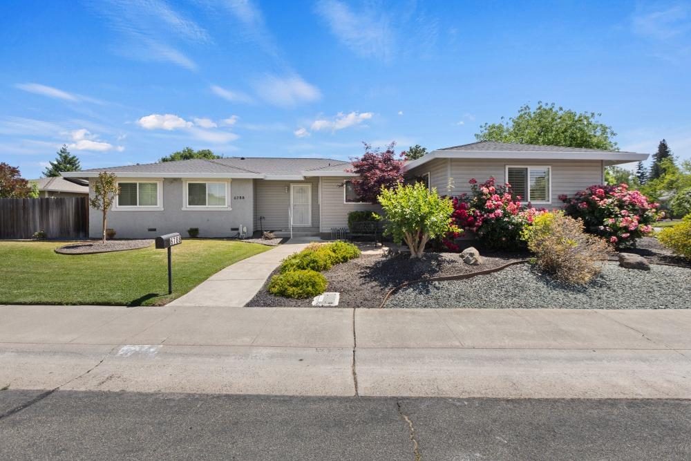 Detail Gallery Image 3 of 52 For 6788 Langston Way, Sacramento,  CA 95831 - 3 Beds | 2 Baths
