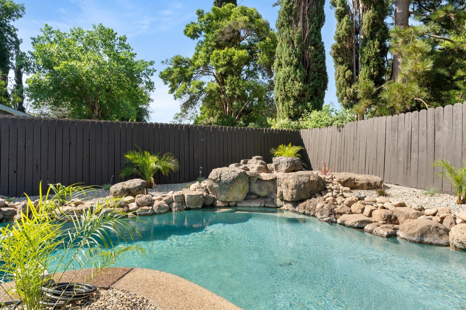 Detail Gallery Image 2 of 22 For 2462 Stokewood Way, Rancho Cordova,  CA 95670 - 3 Beds | 2 Baths