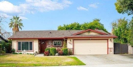Detail Gallery Image 1 of 26 For 1207 Huntington Pl, Manteca,  CA 95336 - 4 Beds | 2 Baths