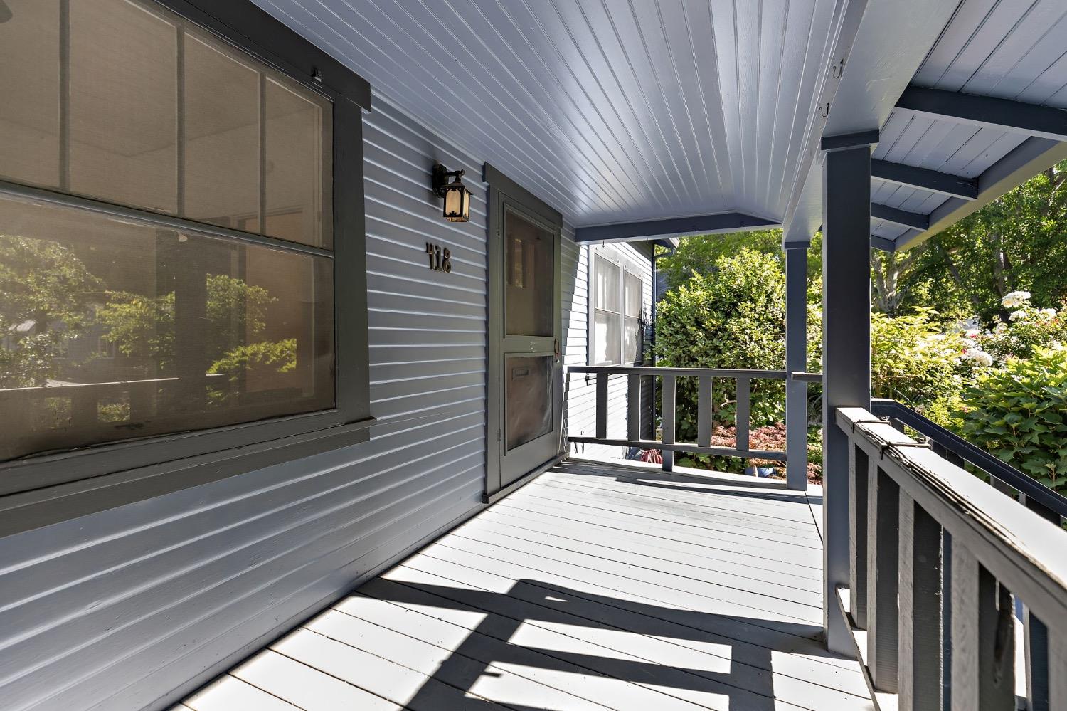 Detail Gallery Image 2 of 35 For 418 25th St, Sacramento,  CA 95816 - 3 Beds | 1 Baths