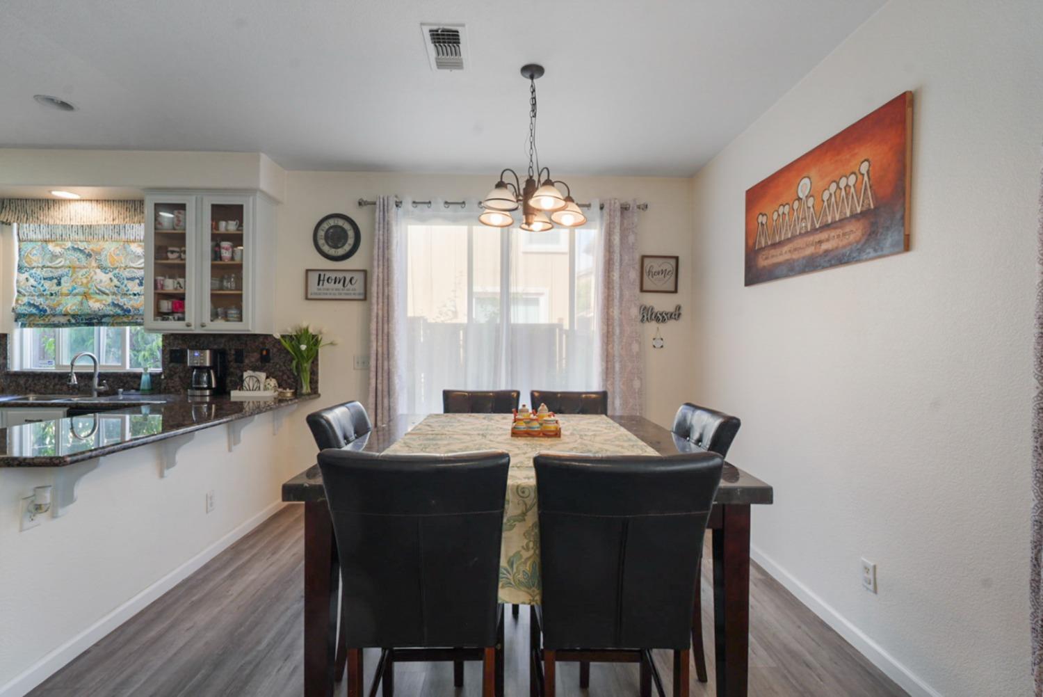 Detail Gallery Image 11 of 32 For 17263 S Bell Post Ln, Lathrop,  CA 95330 - 4 Beds | 2/1 Baths