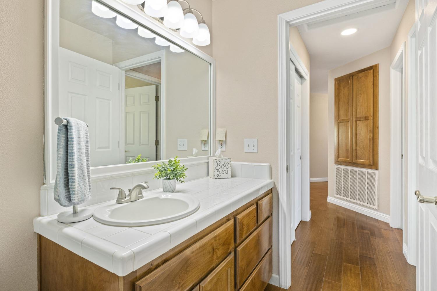 Auburn Road, Grass Valley, California image 25