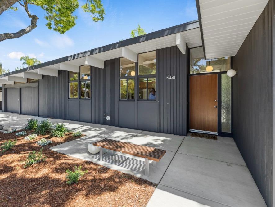 Detail Gallery Image 3 of 24 For 6441 Fordham Way, Sacramento,  CA 95831 - 3 Beds | 2 Baths
