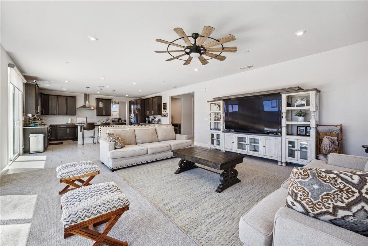 Detail Gallery Image 15 of 54 For 1304 Silversmith Ln, Rocklin,  CA 95765 - 5 Beds | 4 Baths
