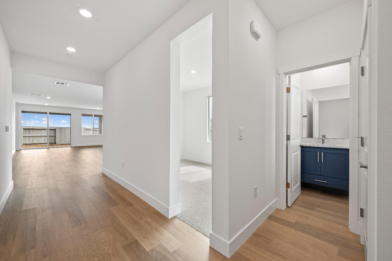 Detail Gallery Image 4 of 40 For 7000 Carbone, Roseville,  CA 95757 - 3 Beds | 2/1 Baths