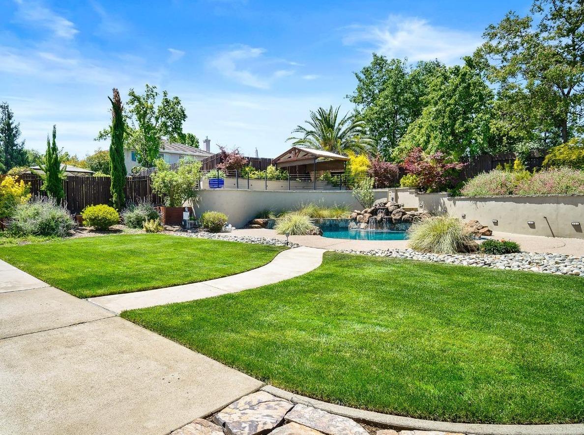 Detail Gallery Image 4 of 59 For 4736 Thoreau Dr, Cameron Park,  CA 95682 - 5 Beds | 3 Baths