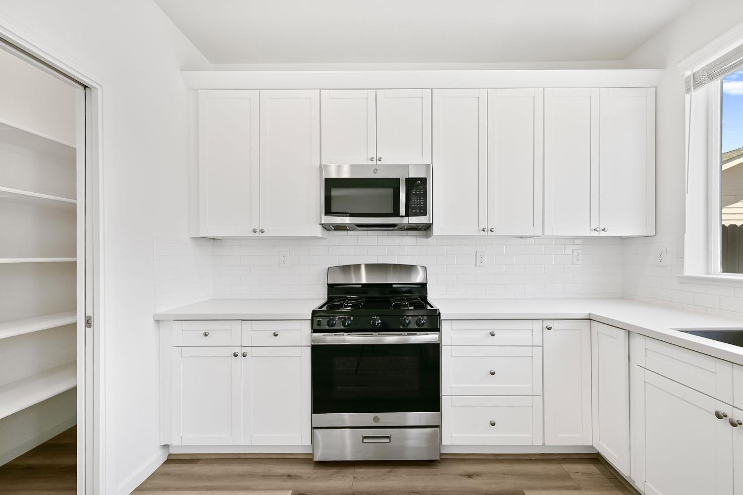 Detail Gallery Image 11 of 44 For 5542 Malibu Palm Ct, Sacramento,  CA 95842 - 3 Beds | 2/1 Baths