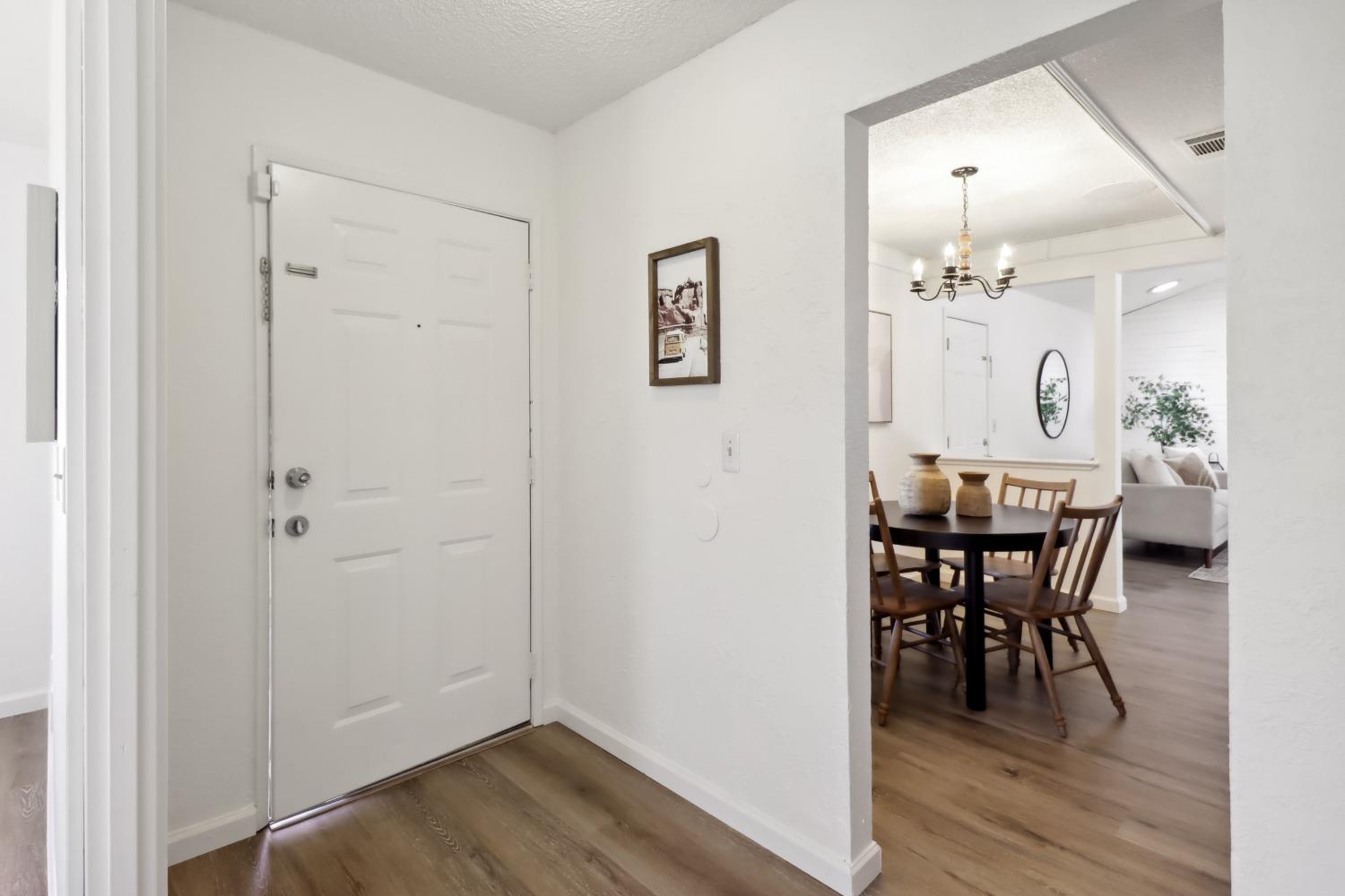 Detail Gallery Image 8 of 38 For 2888 Baronet Way, Sacramento,  CA 95833 - 4 Beds | 2 Baths