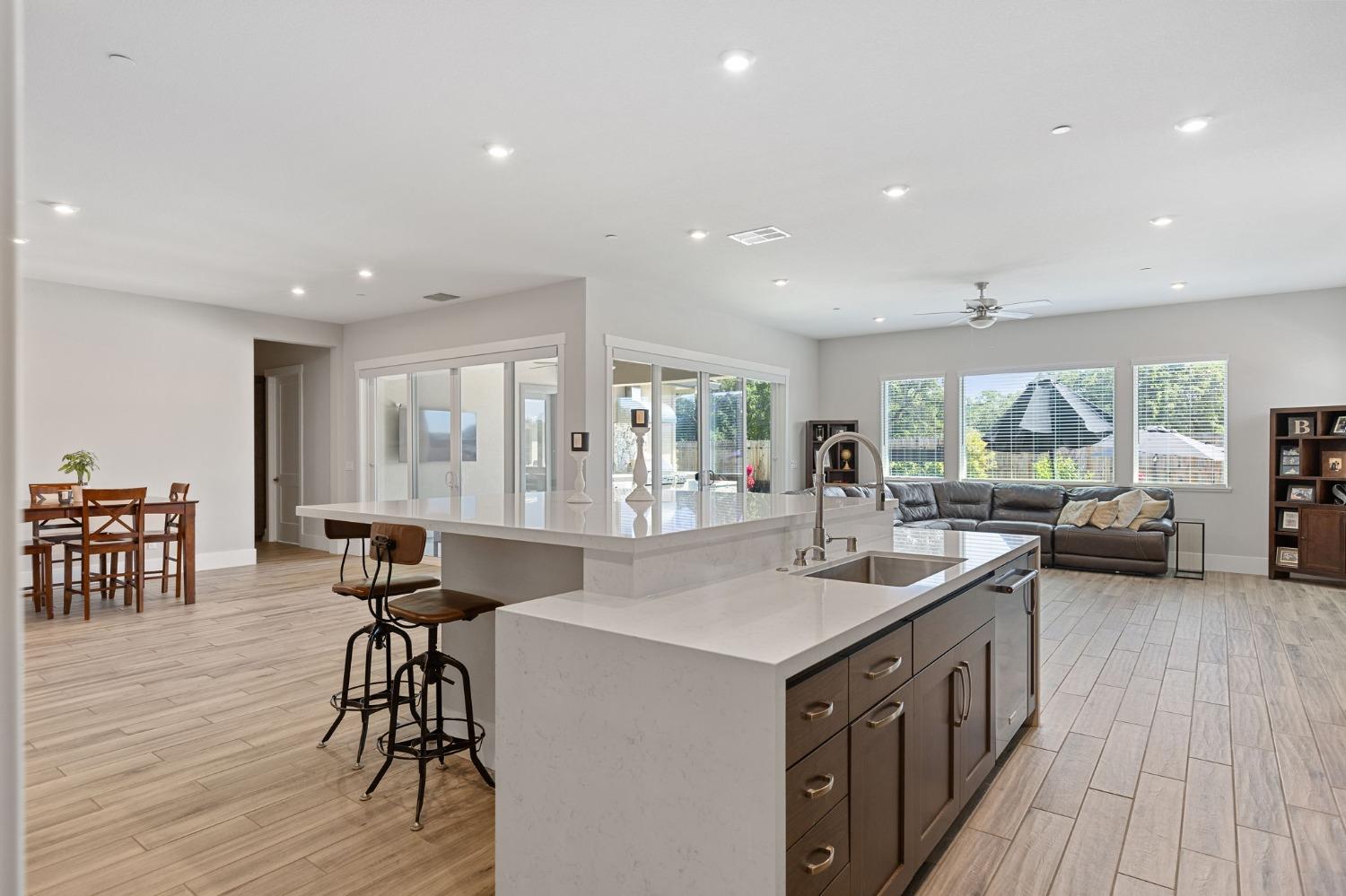 Detail Gallery Image 11 of 83 For 5125 Turnberry Dr, Lincoln,  CA 95648 - 5 Beds | 4/1 Baths