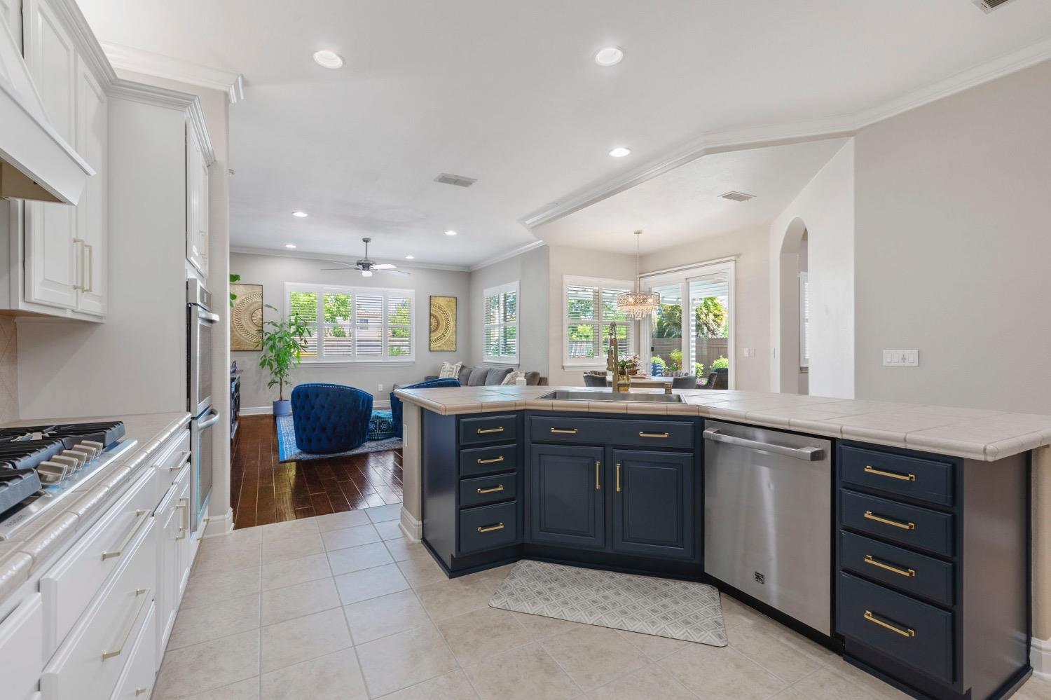 Detail Gallery Image 12 of 49 For 1716 W Morella Cir, Roseville,  CA 95747 - 3 Beds | 2/1 Baths