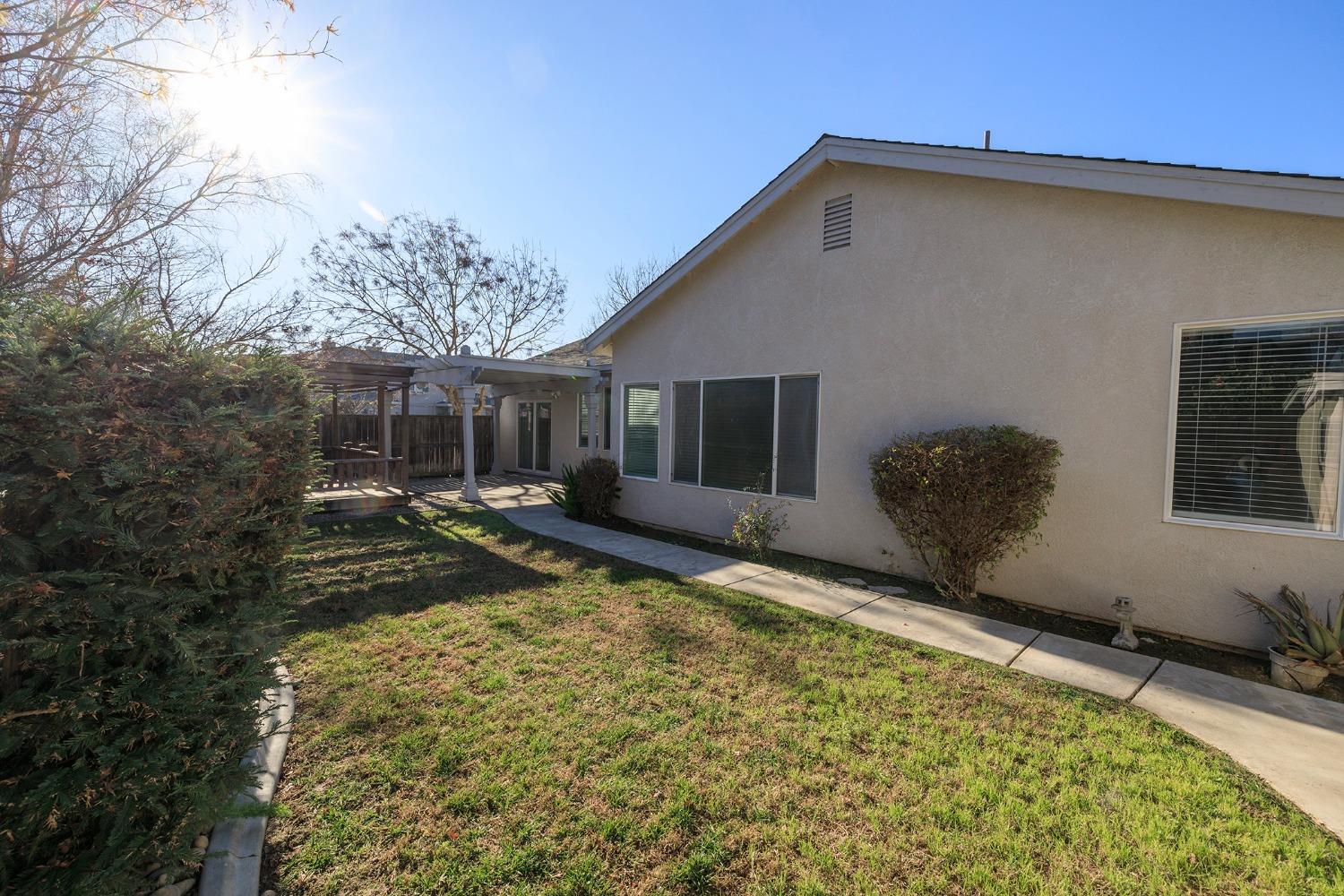 Detail Gallery Image 43 of 45 For 2192 Ivory Lace Ave, Manteca,  CA 95337 - 4 Beds | 2/1 Baths