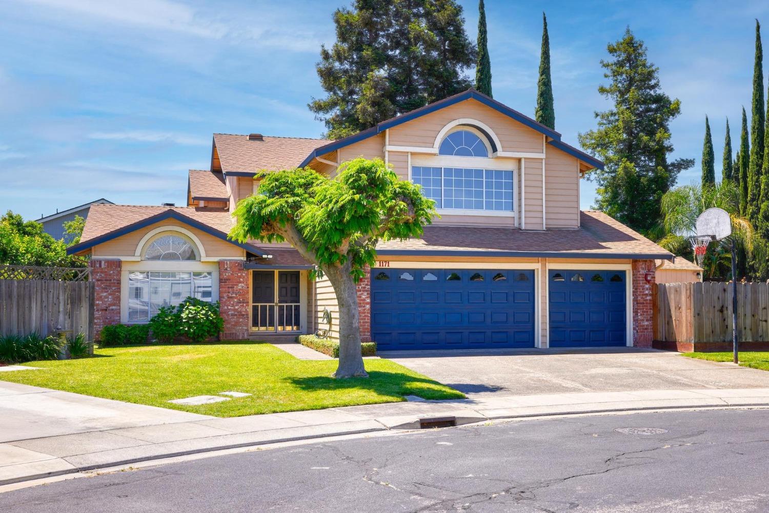 Detail Gallery Image 1 of 48 For 1171 Hidden Meadow, Manteca,  CA 95337 - 5 Beds | 3 Baths